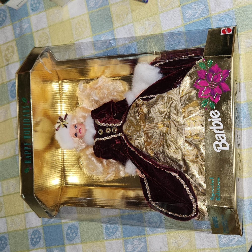 Vintage Happy Holidays Barbie 1996 - Picture 1 of 3
